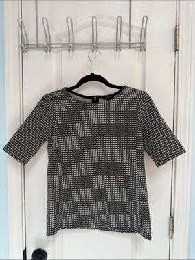 Ann Taylor Black and White Geometric Short-Sleeve Top